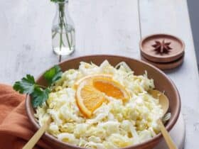 Knackiger Chinakohlsalat mit schnellem Frucht-Dressing 63 5936219723559275414 121