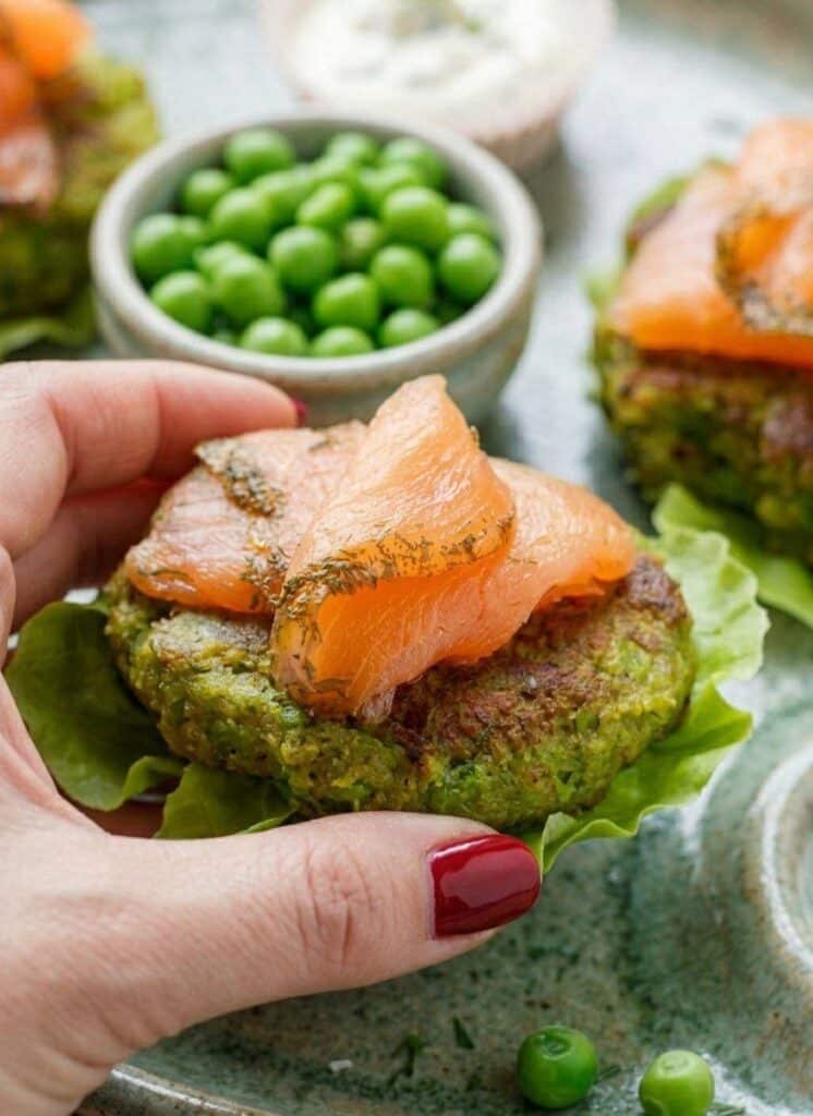 Knusprige Erbsenbratlinge mit Räucherlachs – gesund und vielseitig 31 5852730764825398561 121