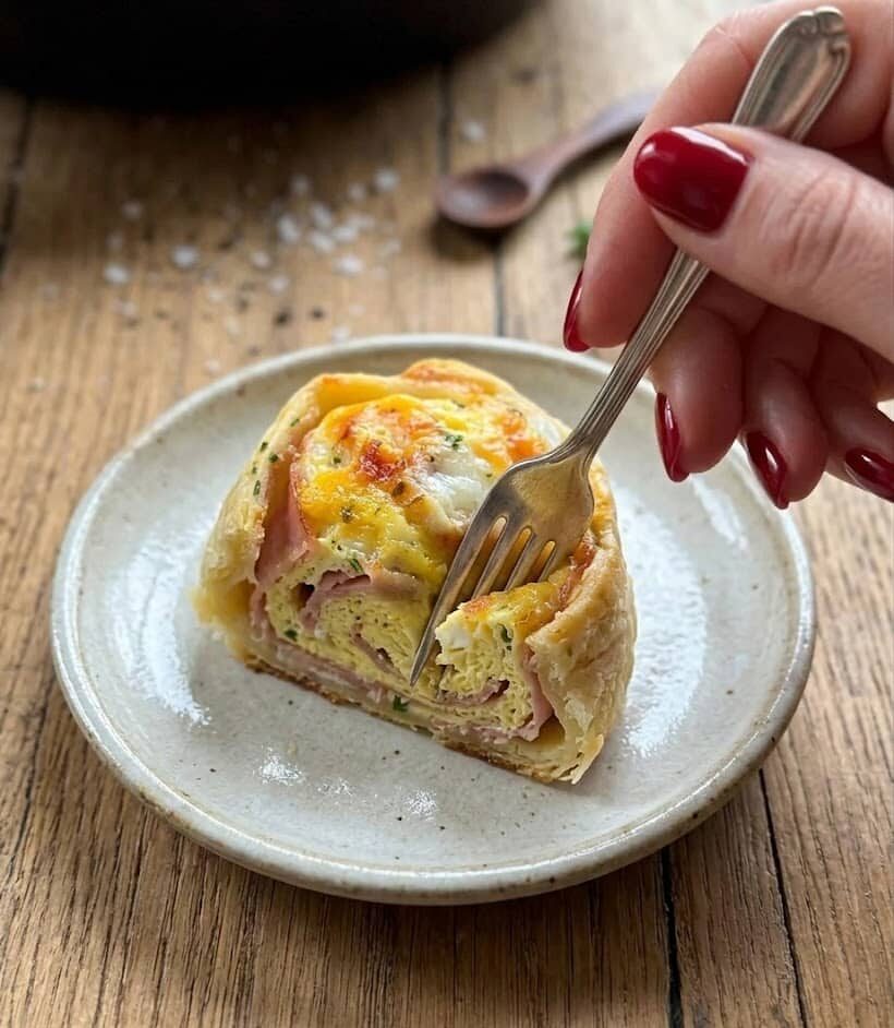 Herzhaft gefüllte Frühstücksrollen mit Rührei, Käse und knusprigem Speck 31 unnamed 5 2 e1772689993466